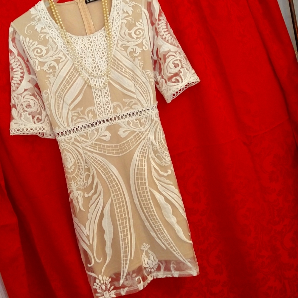 Short lace dress